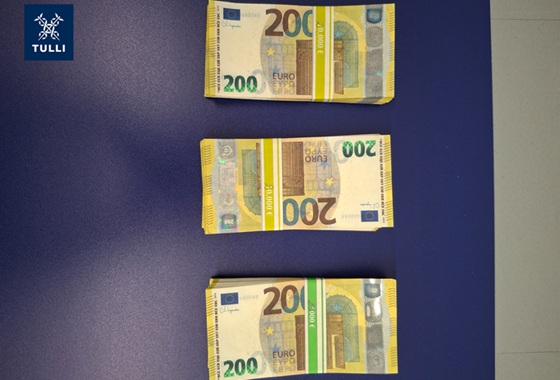 Customs seizes EUR 94,200 counterfeit notes, 1 held Customs seizes EUR 94,200 counterfeit notes, 1 held